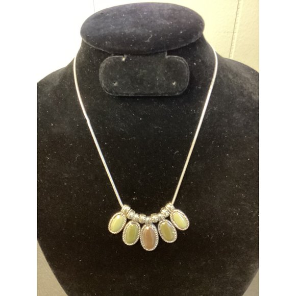 Vintage KC Mark Earthtone Cabochon Pendants Silvertone Necklace (687) - Picture 2 of 4